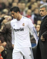 半岛体育官网-前皇马助教：穆里尼奥曾险些把C罗骂哭了，两人的关系就像父子