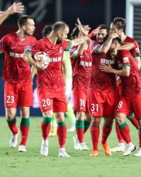 【中超】科维奇黄紫昌建功阿7红牌 河南3比1深足