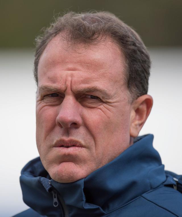 1628857041516017476.jpg az.jpg